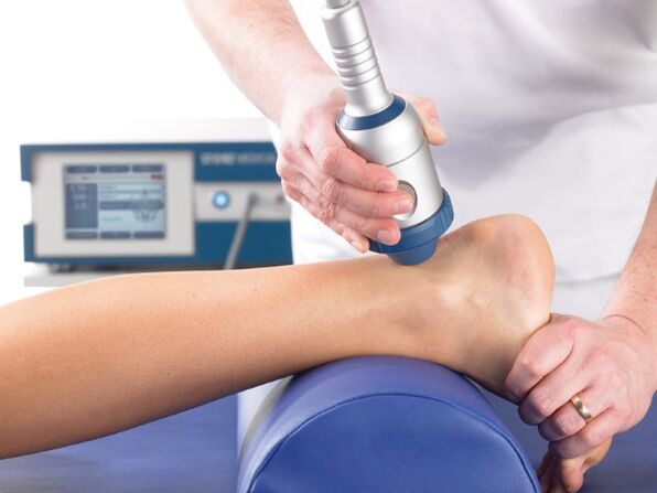 Physiotherapie kann hëllefen, Schmerz an Äre Been Gelenker no enger Verletzung ze entlaaschten.
