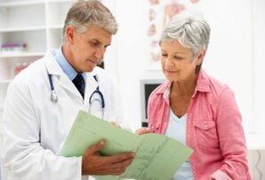 Eng Fra mat Arthritis bei engem Dokter Rendez-vous